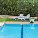 فيلة Rose With Pool باردولينو