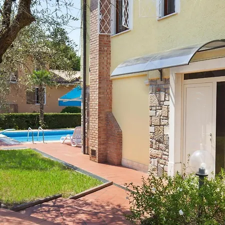 Rose With Pool Βίλα