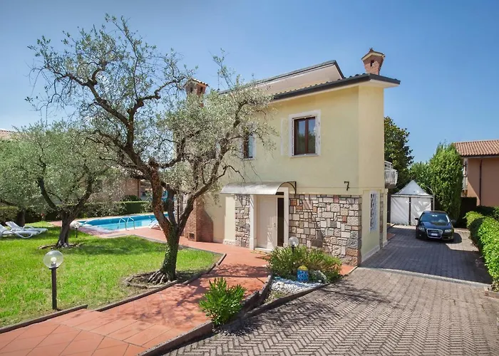 Βίλα Rose With Pool