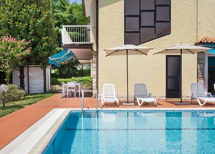 Rose With Pool Βίλα Μπαρντολίνο