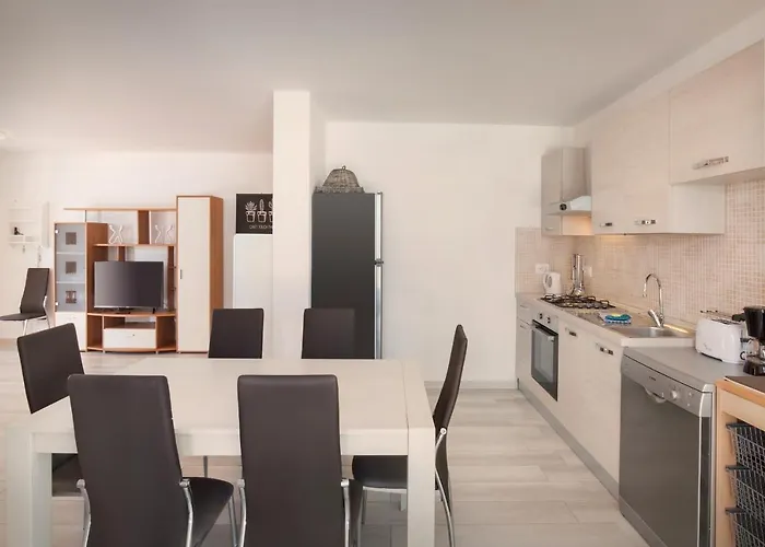 Βίλα Rose With Pool Μπαρντολίνο