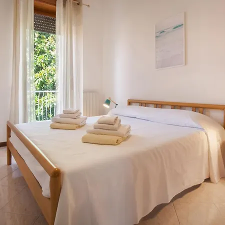 Rose With Pool Вілла Бардоліно