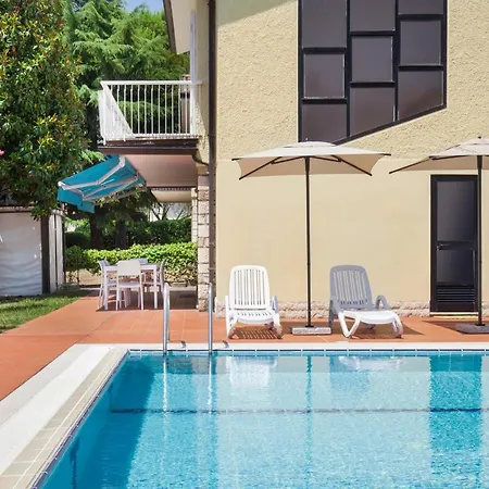 Rose With Pool Вілла Бардоліно