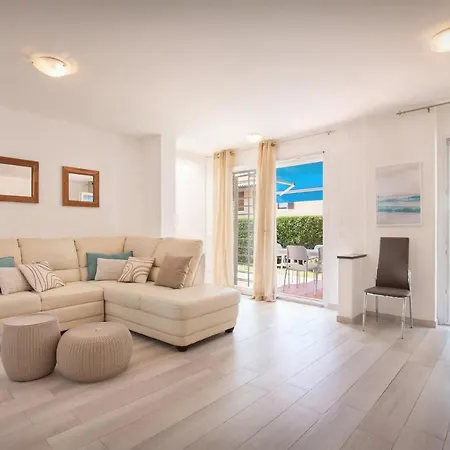 Rose With Pool 别墅