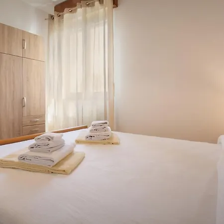 Rose With Pool 巴多利诺