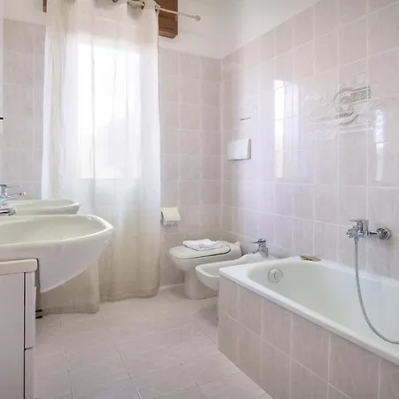 Вілла Rose With Pool