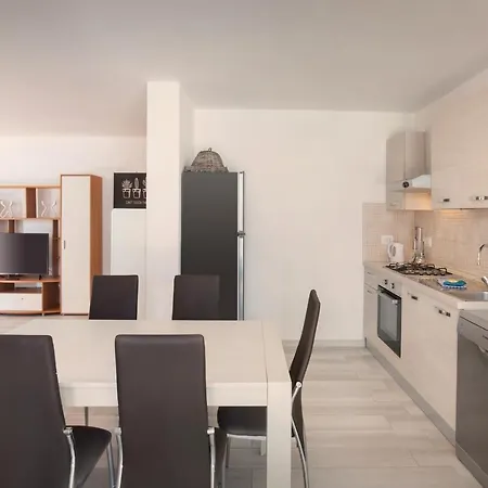 别墅 Rose With Pool 巴多利诺